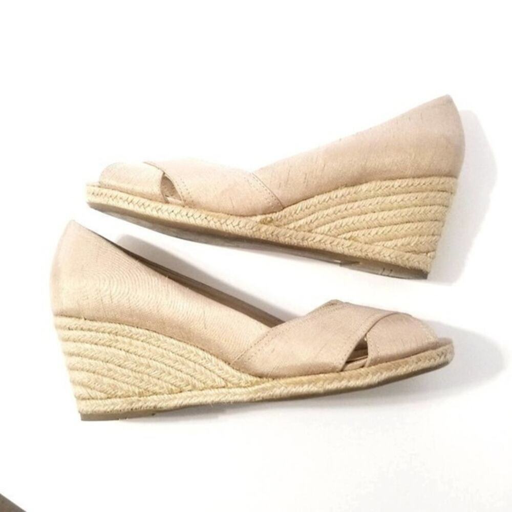 Liz claiborne 10M tan wedge shoes